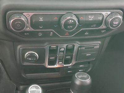 2023 Jeep Wrangler - Photo 18