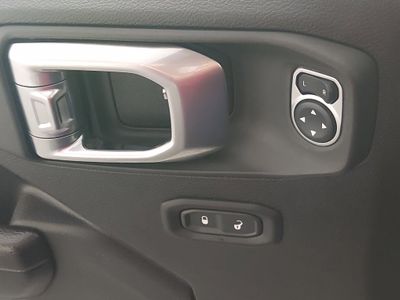 2023 Jeep Wrangler - Photo 17