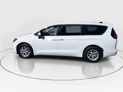 2023 Chrysler Voyager - Photo 4