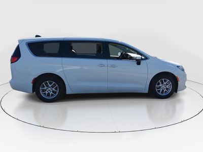 2023 Chrysler Voyager - Photo 8