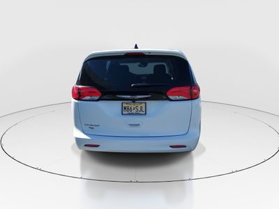 2023 Chrysler Voyager - Photo 6