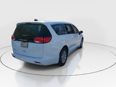 2023 Chrysler Voyager - Photo 7