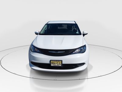 2023 Chrysler Voyager - Photo 2