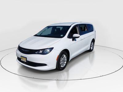 2023 Chrysler Voyager - Photo 3