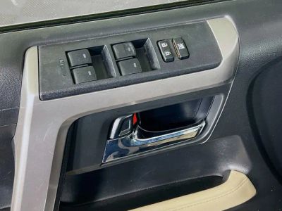2018 Toyota 4Runner — photo 12 view