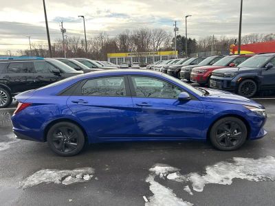 2023 Hyundai Elantra SEL - Photo 3