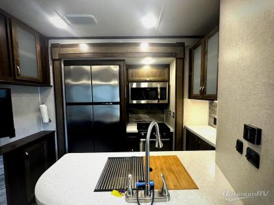 2019 Highland Ridge Highlander — side profile view