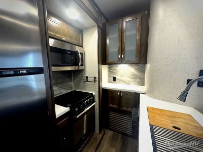 2019 Highland Ridge Highlander — rear three-quarter view