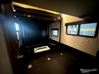 2019 Highland Ridge Highlander — engine compartment view