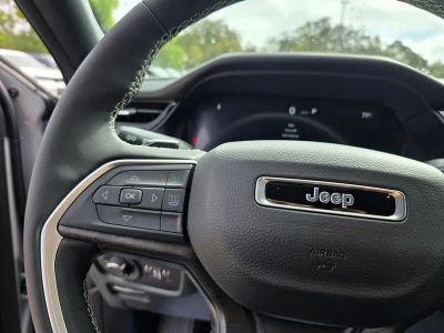 2026 Jeep Grand Cherokee — photo 18 view