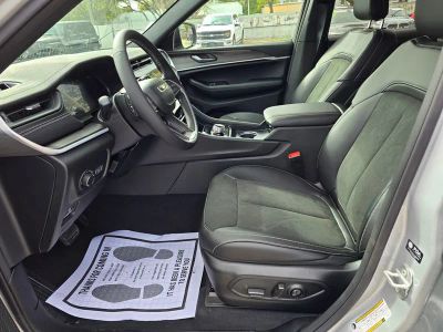 2026 Jeep Grand Cherokee — photo 16 view
