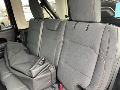 2026 Jeep Wrangler - Photo 8