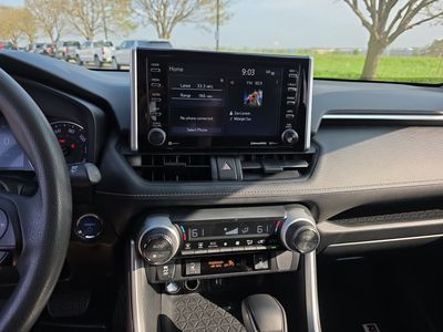 2019 Toyota RAV4 — photo 11 view