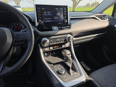 2019 Toyota RAV4 — photo 13 view