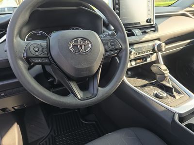 2019 Toyota RAV4 — photo 12 view