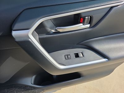 2019 Toyota RAV4 — photo 21 view