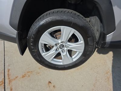 2019 Toyota RAV4 — photo 16 view
