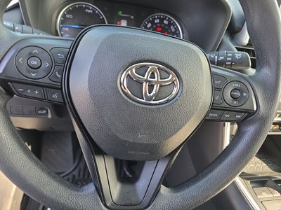 2019 Toyota RAV4 — photo 19 view