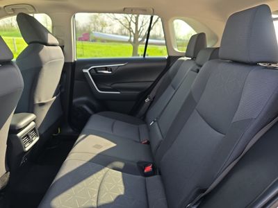 2019 Toyota RAV4 — photo 18 view