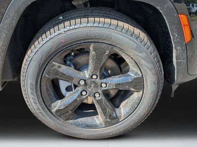 2026 Jeep Grand Cherokee — photo 8 view