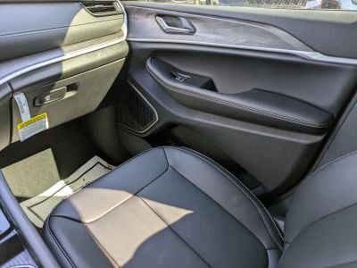 2026 Jeep Grand Cherokee — photo 13 view