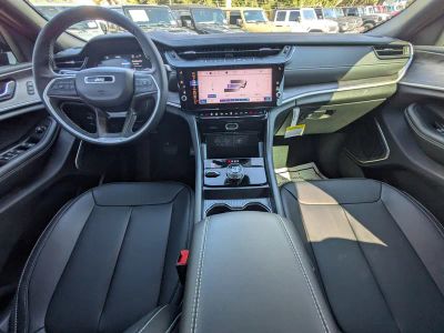 2026 Jeep Grand Cherokee — photo 11 view