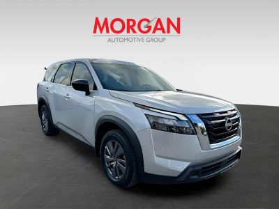 2024 Nissan Pathfinder — side profile view