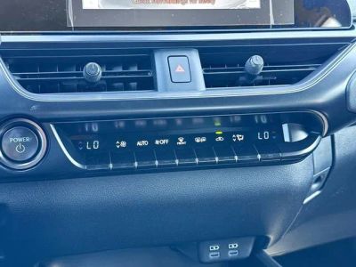 2026 Lexus UX — photo 33 view