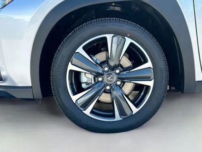 2026 Lexus UX — photo 40 view