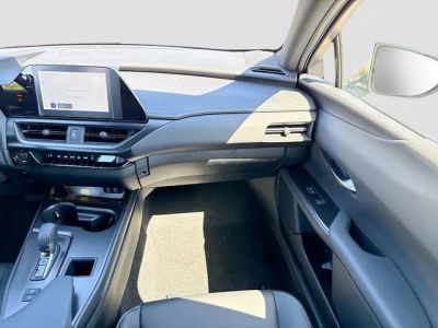 2026 Lexus UX — photo 17 view