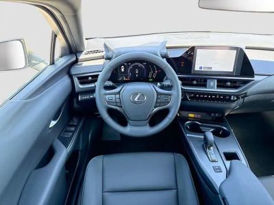 2026 Lexus UX — photo 16 view