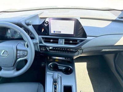 2026 Lexus UX — photo 18 view