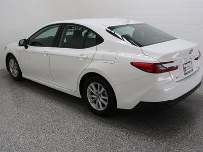 2025 Toyota Camry FWD - Photo 9