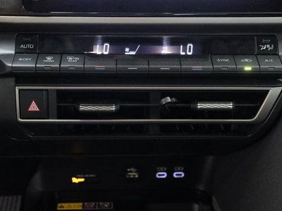 2025 Toyota Camry FWD - Photo 19