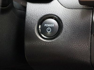 2025 Toyota Camry FWD - Photo 17