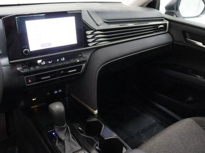 2025 Toyota Camry FWD - Photo 15