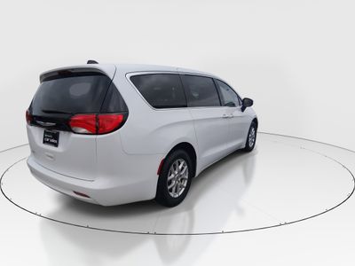 2022 Chrysler Voyager - Photo 7