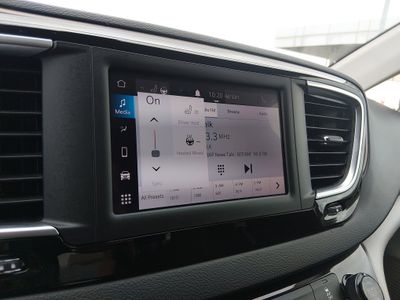 2022 Chrysler Voyager - Photo 18