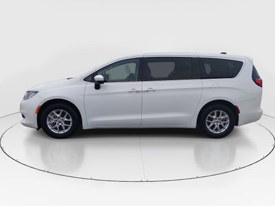 2022 Chrysler Voyager - Photo 4