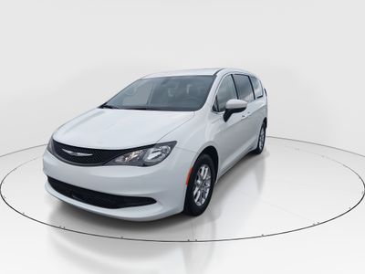 2022 Chrysler Voyager - Photo 3