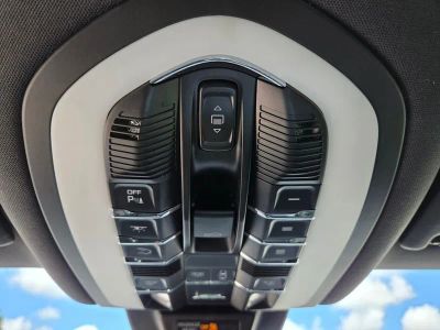 2024 Porsche Macan — photo 17 view