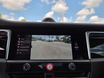 2024 Porsche Macan — photo 15 view