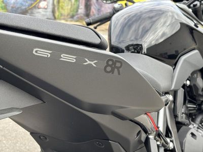 2025 Suzuki GSX-8R - Photo 6