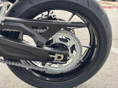 2025 Suzuki GSX-8R - Photo 7
