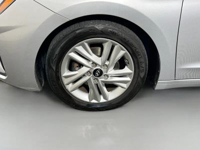 2020 Hyundai Elantra — photo 11 view