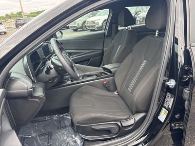2025 Hyundai Elantra - Photo 12