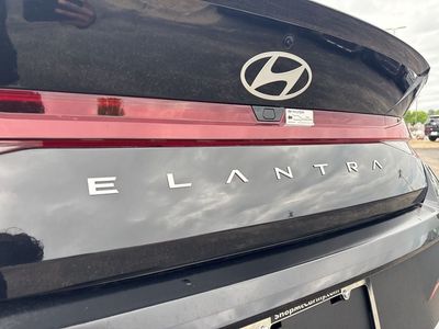 2025 Hyundai Elantra - Photo 11