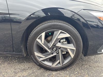 2025 Hyundai Elantra - Photo 4