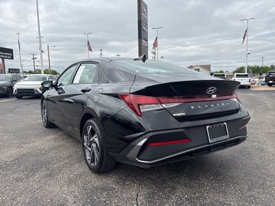 2025 Hyundai Elantra - Photo 9