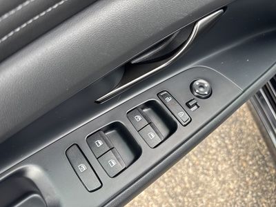2025 Hyundai Elantra - Photo 15